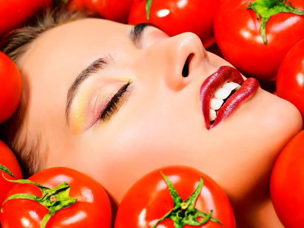 Tomato Hair Pack to Get Glowing Hair and Itchy Scalp..! 