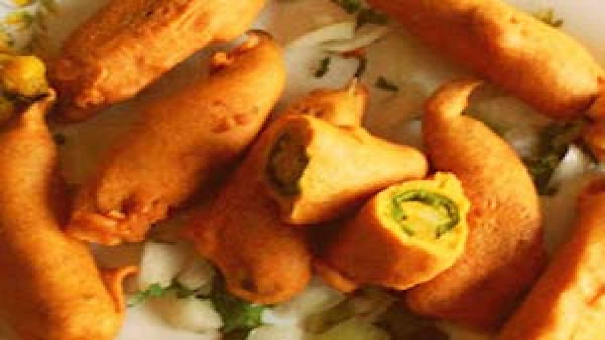 పొటాటో స్టఫ్ స్పైసీ మిర్చీ బజ్జీ Potato Stuff Mirchi Bajji పొటాటో