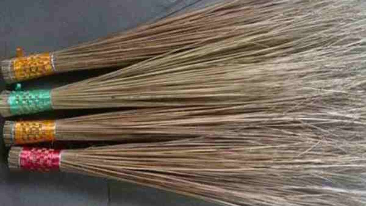 Vastu Tips లక్ష్మీదేవి లాంటి చీపురు ఎప్పుడు కొనాలి, ఇంట్లో ఎక్కడ