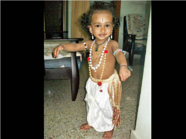 వస్తున్నా ఉండూ: