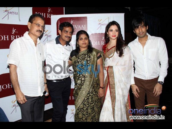 జో రివాజ్ పోటో సూట్ కి ఫోజులిచ్చిన తమన్నా ..