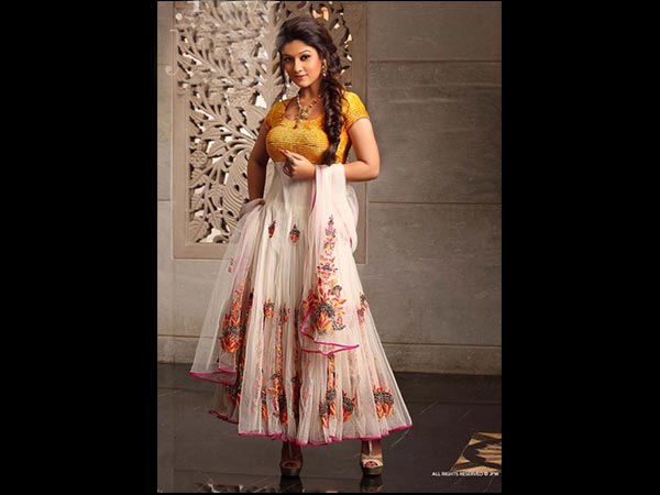 నయనతార గ్లామర్ సీక్రెట్: హాట్ అండ్ సెక్సీ లుక్ :