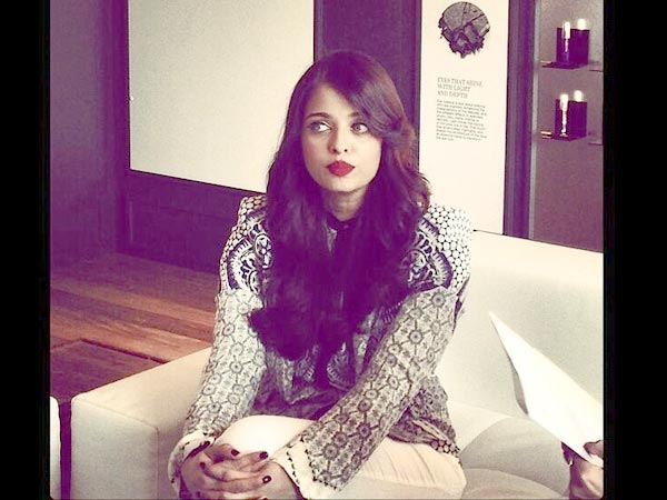 హెయిర్ స్టైల్ : 