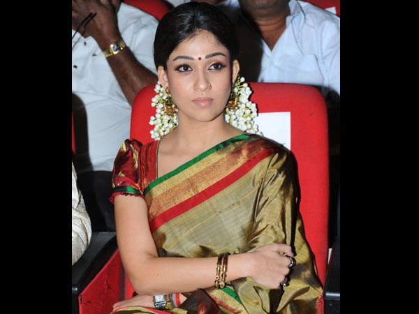 చీరలో హాట్ అంట్ క్యూట్ గా అందాల విందుచేస్తున్న నయనతార