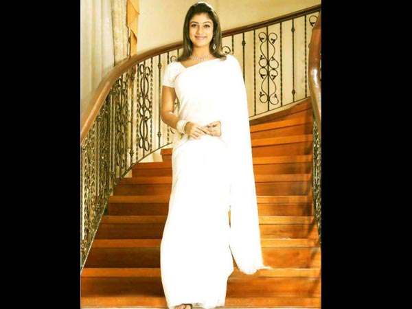 చీరలో హాట్ అంట్ క్యూట్ గా అందాల విందుచేస్తున్న నయనతార