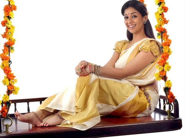 చీరలో హాట్ అంట్ క్యూట్ గా అందాల విందుచేస్తున్న నయనతార