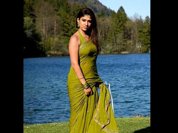 చీరలో హాట్ అంట్ క్యూట్ గా అందాల విందుచేస్తున్న నయనతార