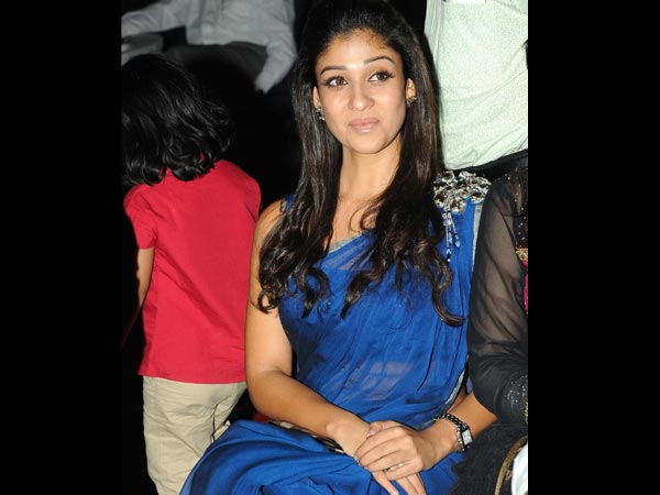 చీరలో హాట్ అంట్ క్యూట్ గా అందాల విందుచేస్తున్న నయనతార