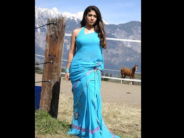 చీరలో హాట్ అంట్ క్యూట్ గా అందాల విందుచేస్తున్న నయనతార