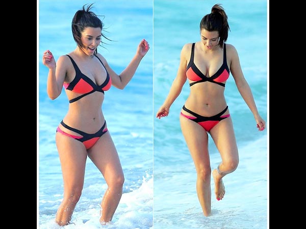 రెడ్ మరియు బ్లాక్ కాంబినేషన్ లో: 