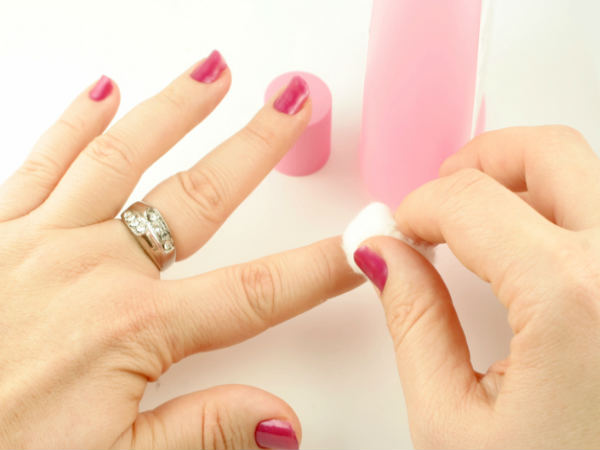 7 Easy Ways Prevent Brittle Nails 010164