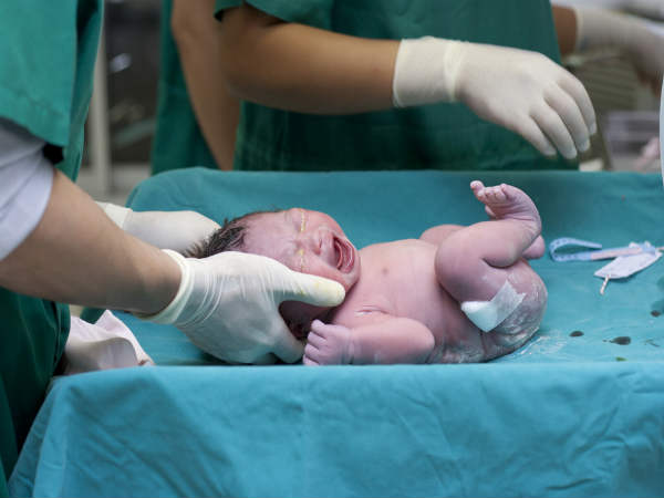 బేబీ పుట్టగానే ఫోటో