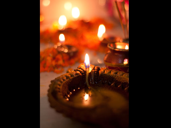 దీపం వెలిగించడం