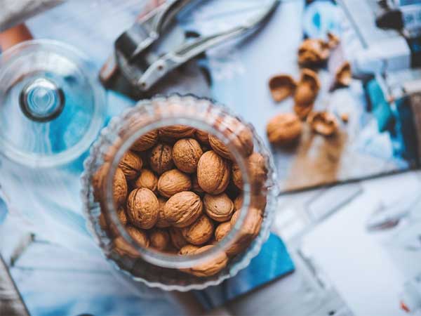 6. వాల్ నట్ , మిల్క్ క్రీమ్:
