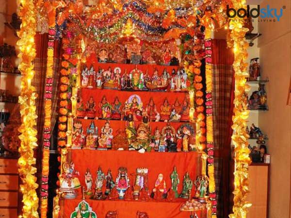 గోల్డెన్ గోలు థీమ్