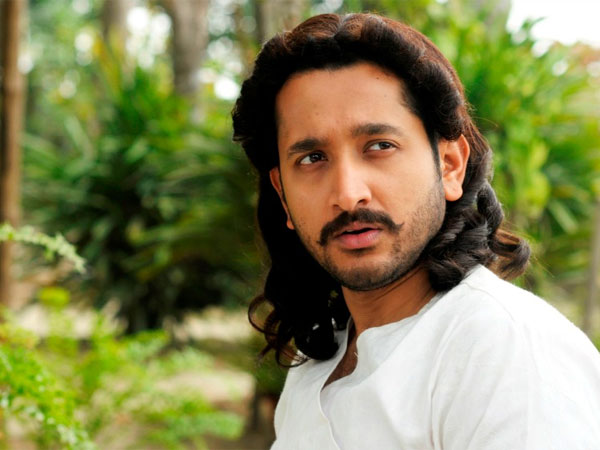లాంగ్ హెయిర్ విత్ కవర్డ్ బీఆర్డ్ లుక్