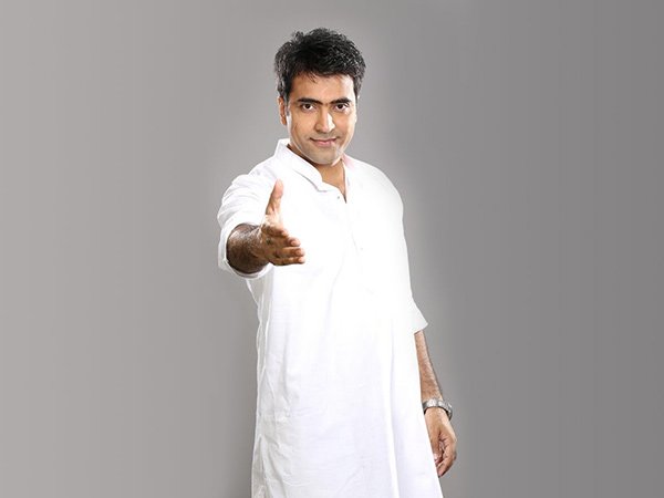 లాంగ్ లాక్స్ తో వంకర జుట్టు