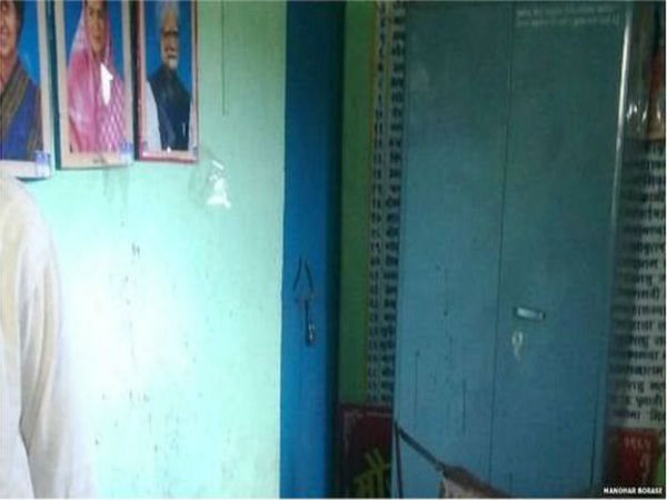 రెయిన్పడ సర్పంచ్ కార్యాలయంలో