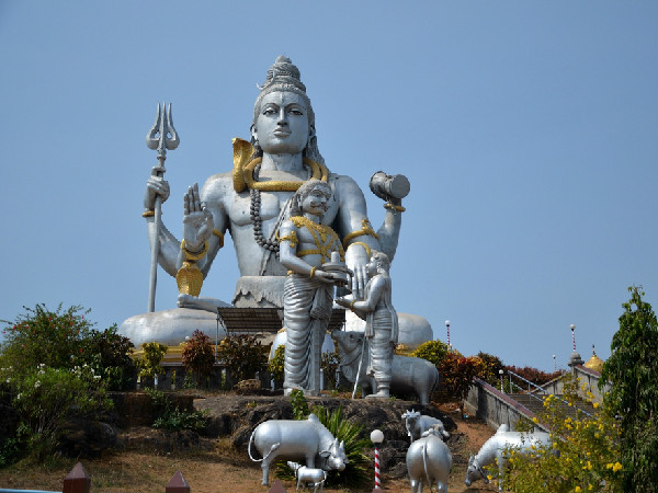 4. వెండితో తయారు చేయబడిన నంది :