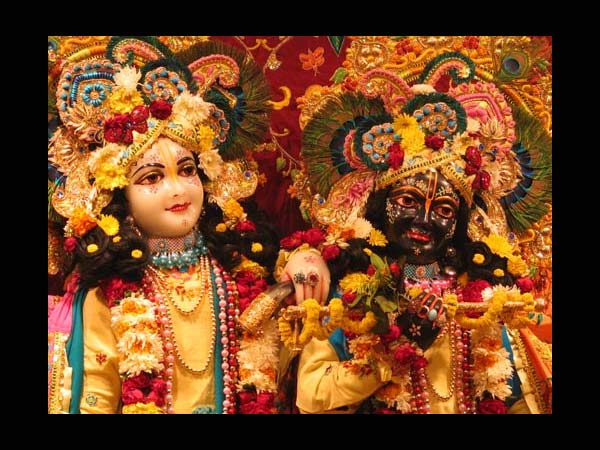 బలరాముడు శ్రీకృష్ణునితో విభేధించినట్లు కనబడినప్పటికీ