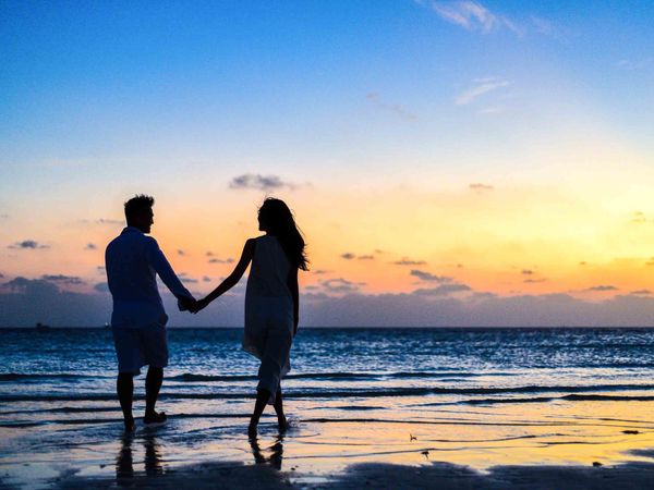 కమ్యూనికేషన్ కు దూరంగా ఎందుకు జరుగుతున్నాము?
