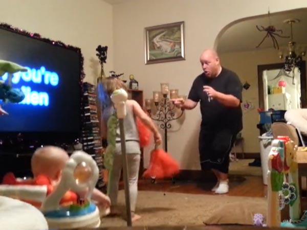 Video Of Dad Dancing With Kids When Alone