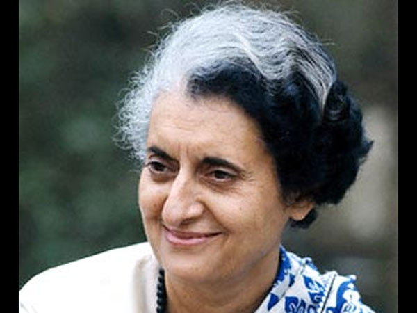 మొత్తం బుల్లెట్లను ఇందిరా గాంధీ శరీరంలోకి