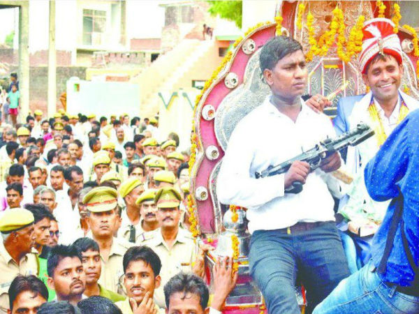 అగ్ర వర్గాల వారి పెళ్లిళ్లలోనే బారాత్ లు