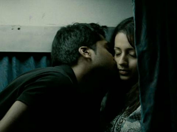 ఫెవిస్టిక్ వేసినట్లుగా అతుక్కుపోయాయి