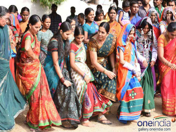 లంబాడాలు నిర్వహించుకుంటారు