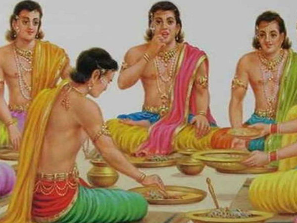 ఒక్కొక్కరికీ ఒక్కో అన్నం మెతుకు ఇచ్చి