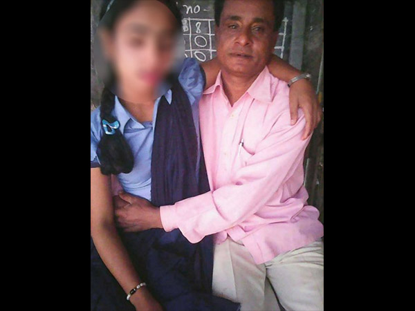 వక్షోజాలను తాకేవాడు