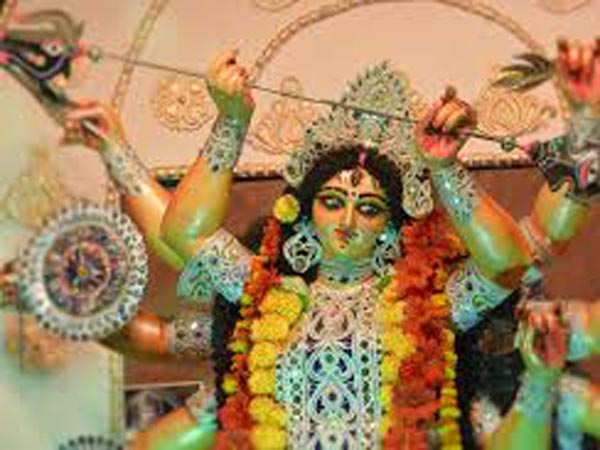 దుర్గా దేవి మరియు మహిషాసురుని మధ్య యుద్ధం :