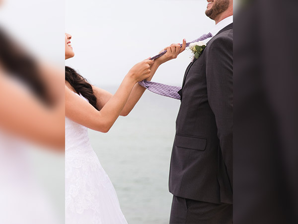 మీ భార్యను మరొకడి దగ్గరకు పంపకండి