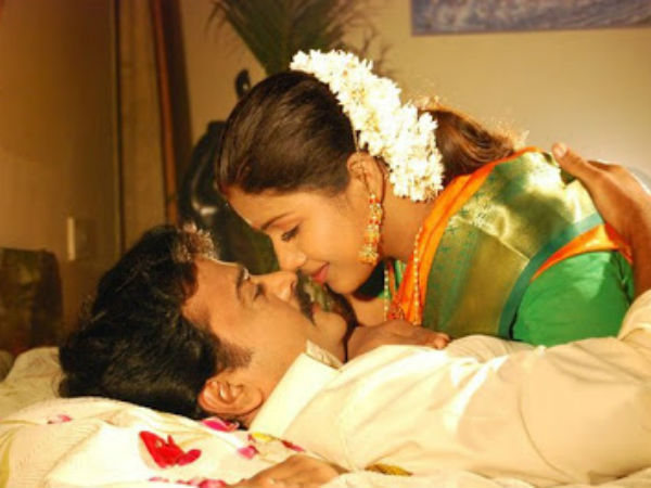 మల్లెపూలు పెట్టుకుని
