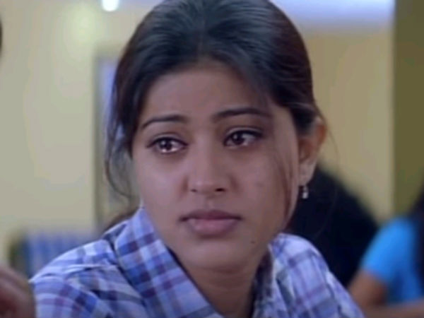 ఒక అమ్మాయి చాలా కోపంగా