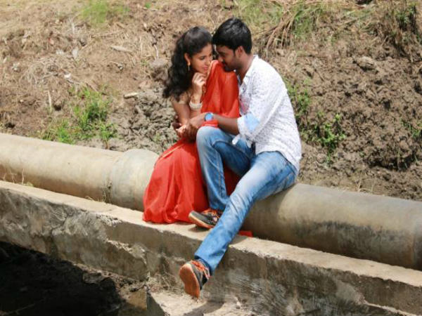 కాస్తకు పక్కకి రమ్మని కళ్లతోనే సైగలు చేశా