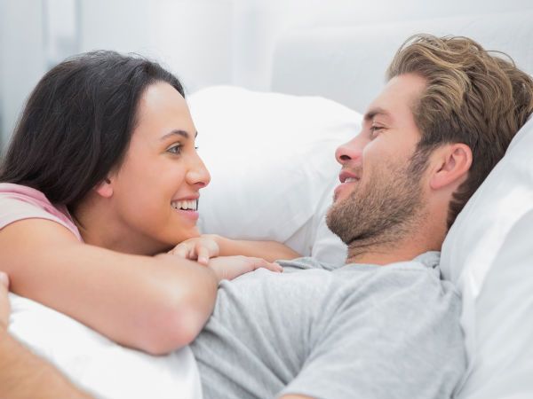 గట్టిగా హత్తుకుని