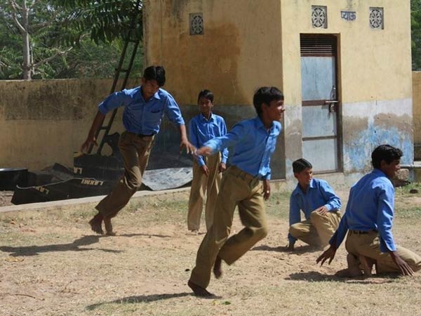4) ఖో-ఖో..