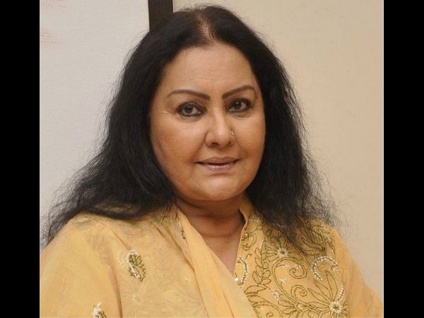 చీర కట్టుతో ఆకట్టుకున్న విద్య..