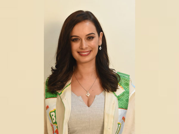 2) మ్యానిప్యులేట్ చేయడంలో..