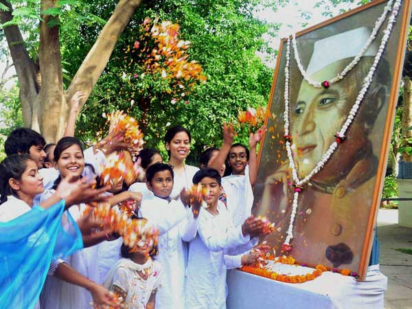నెహ్రూ గ్రంథాలు..