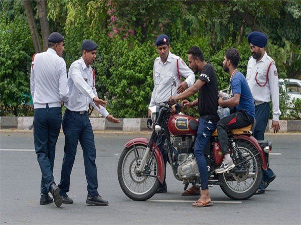 రెడ్ సిగ్నల్స్ పడినప్పుడు..
