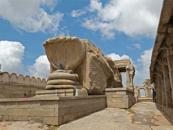 లేపాక్షి దేవాలయం..