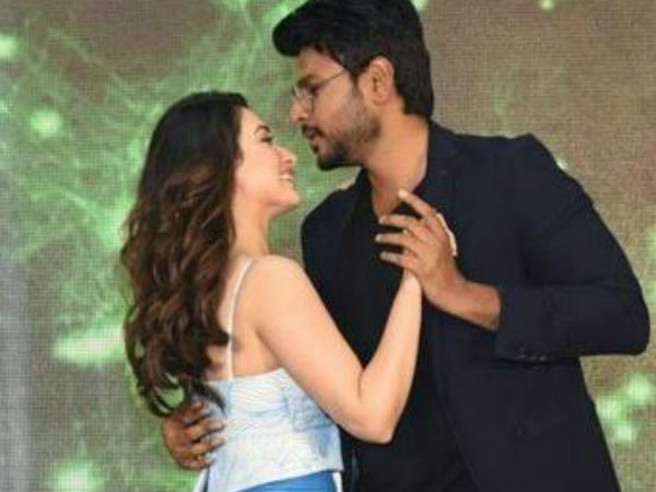 నుదుటిపై ముద్దు..