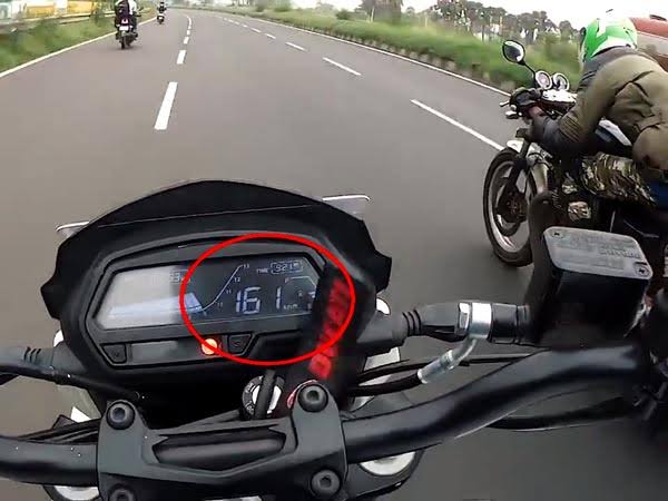 కుర్రాడికి స్వల్ప గాయాలు..