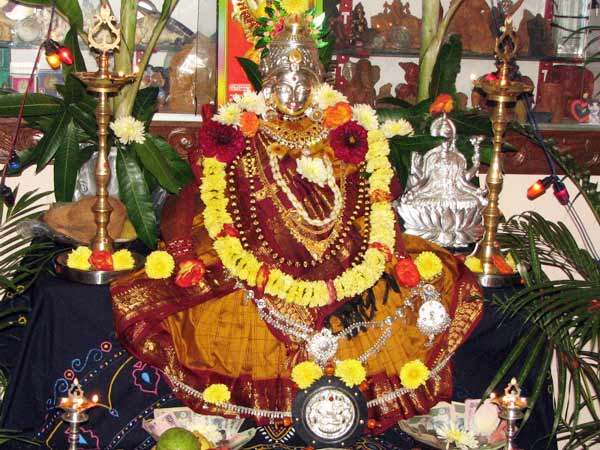 పూజ సమయంలో సమర్పించడానికి