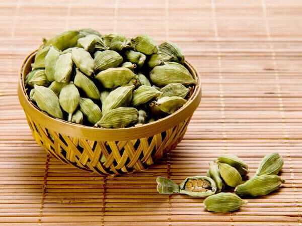 బరువు తగ్గడానికి ఏలకులు నీరు