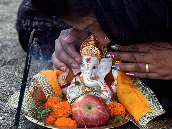 వేయి కళ్లతో...