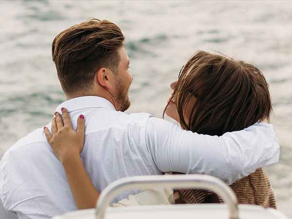 తొలిచూపులోనే ప్రేమ..